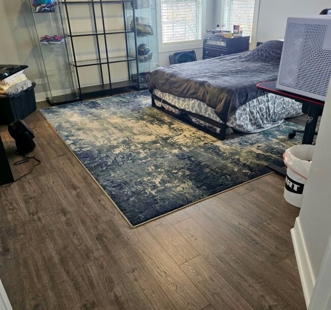 Building Photo - 571 Springbrook Trail N