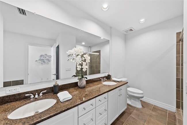 Building Photo - 449 S 12th St