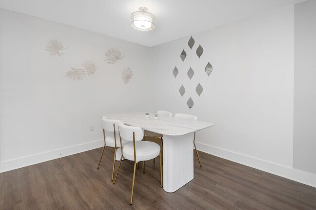 Building Photo - 4301 W Cleveland St