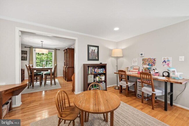 Building Photo - 10906 Carters Oak Way