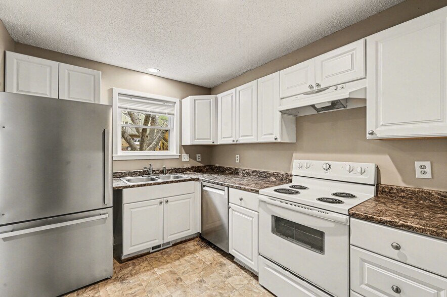 Building Photo - 304 Cedarwood Ln