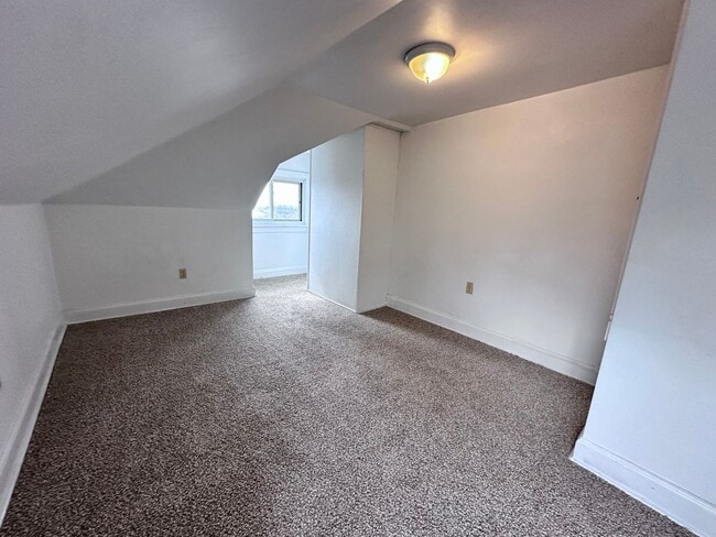 Building Photo - 2712 Woodlawn St