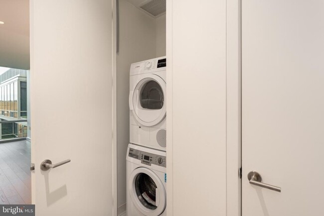 Building Photo - 1110 23rd St NW