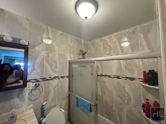 Building Photo - 65 PLACE