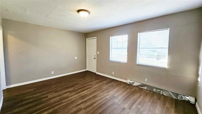 Building Photo - 1505 NE 29th St