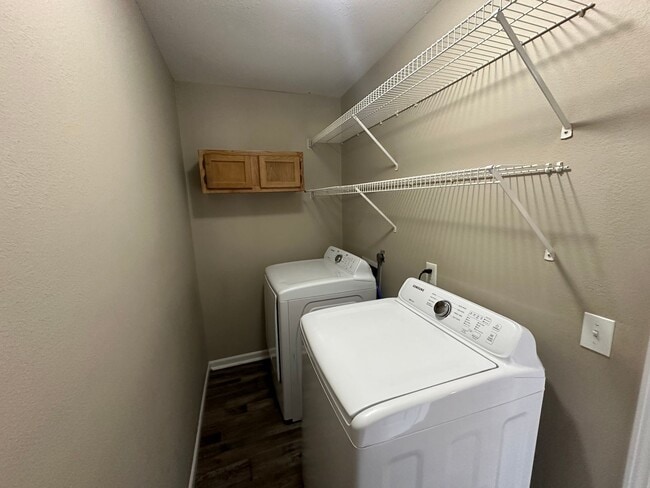 Building Photo - 1402 Valleywood Dr