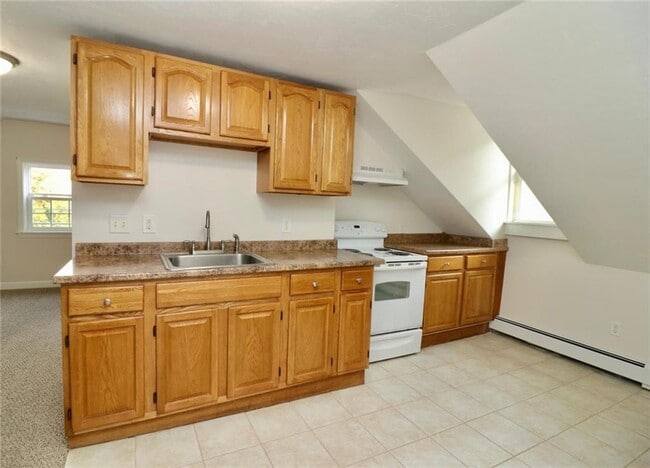 Building Photo - 143 Putnam St