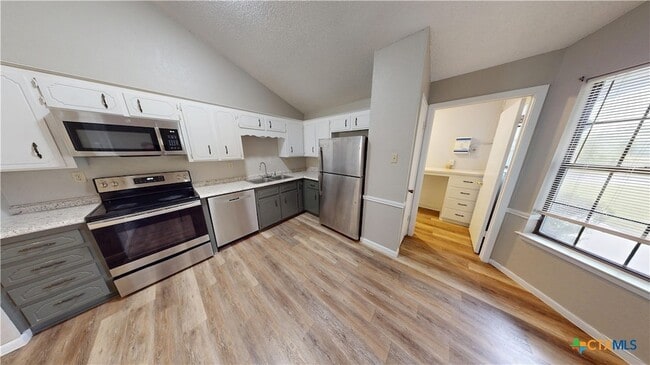 Building Photo - 4505 River Oaks Dr