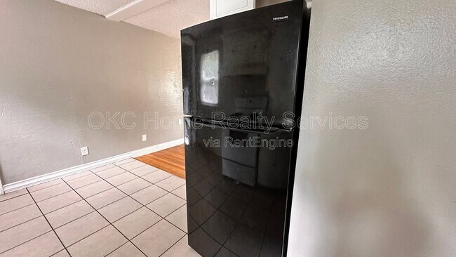 Building Photo - 6808 NW 59th St