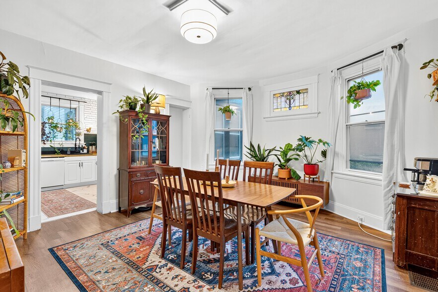Building Photo - 1628 De Sales Ln