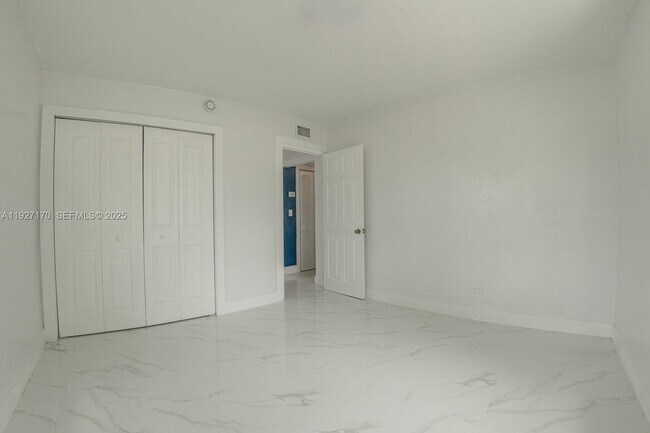 Building Photo - 14920 Garfield Dr