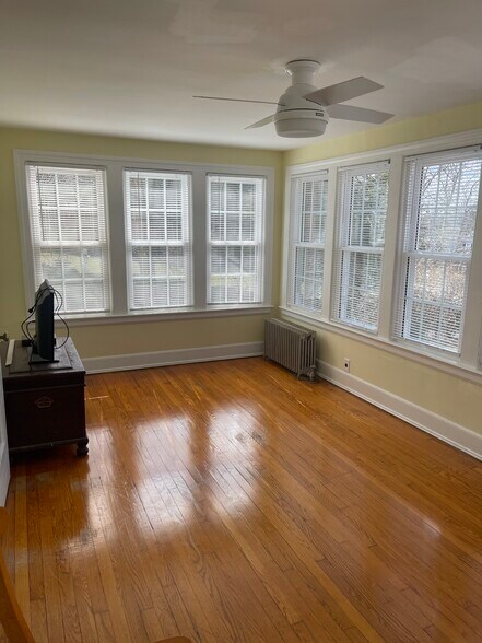 Building Photo - 29 Westview Rd