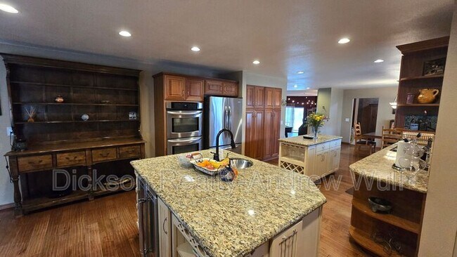 Building Photo - 22882 Carriage Dr