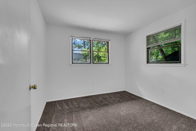 Building Photo - 406 Maple St