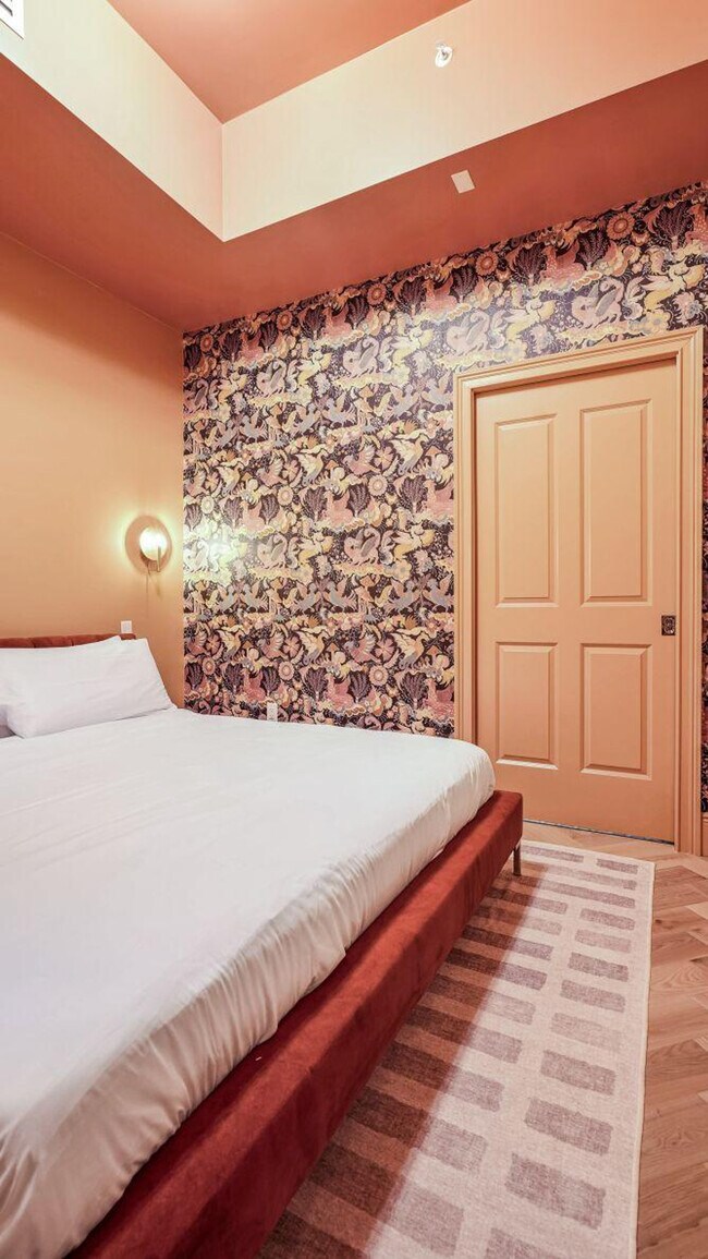 Building Photo - 604 Baronne St