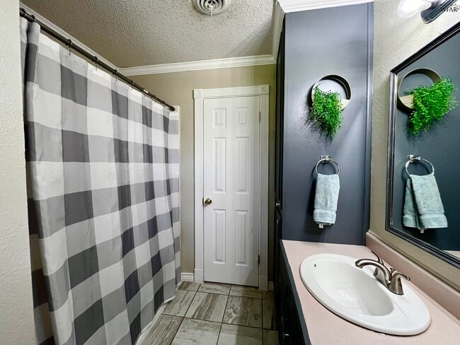 Building Photo - 4722 Florist St