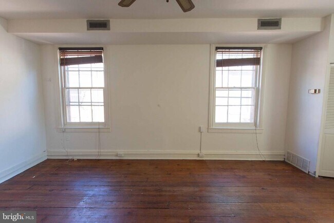 Building Photo - 916 Spruce St