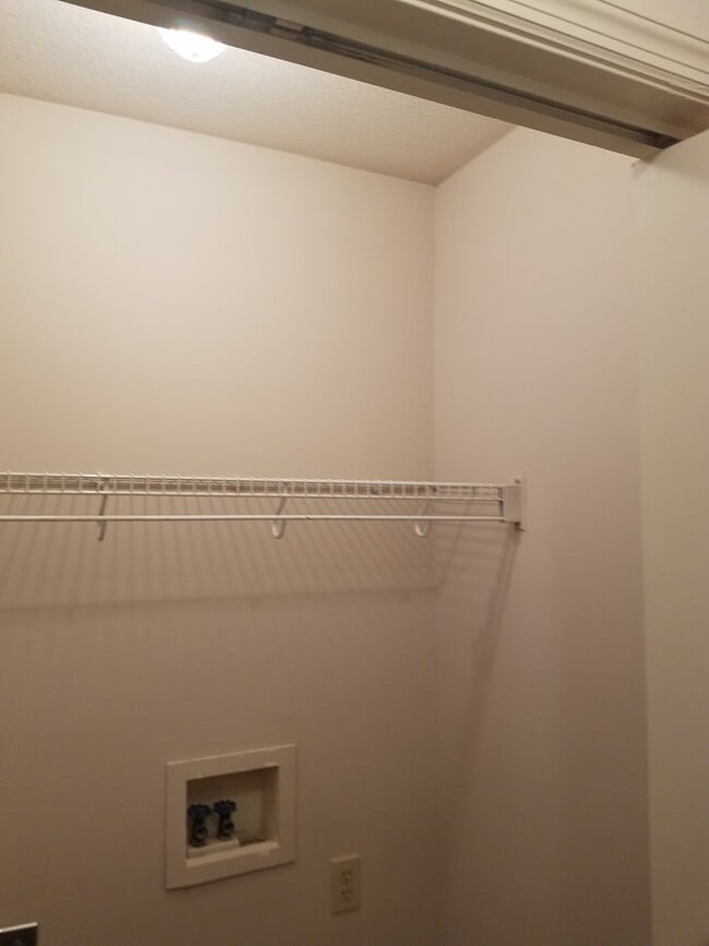 Building Photo - 6126 Vinnie Dr