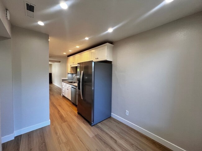 Building Photo - Novato Gem: Beautifully Updated 2-Bedroom Townhome