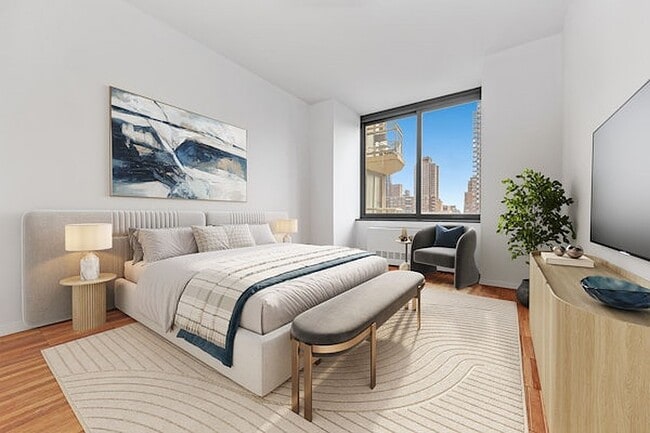 Building Photo - 300 E 85th St