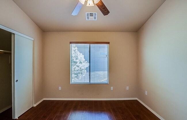 Building Photo - 2150 E Bell Rd