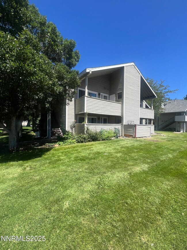 Primary Photo - 2147 Roundhouse Rd