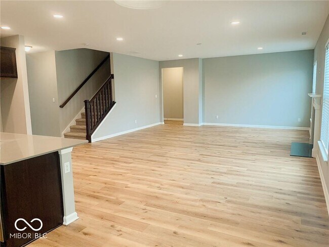 Building Photo - 2165 Davis Dr