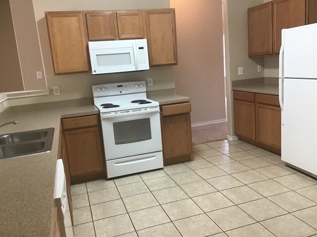 Building Photo - 201 Rambling Way