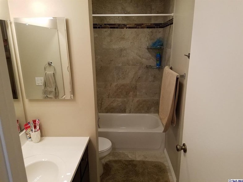 Master Bathroom - 9414 Moonbeam Ave
