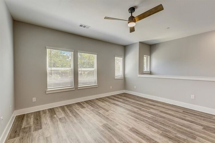 Building Photo - 4500 Colosseum Wy