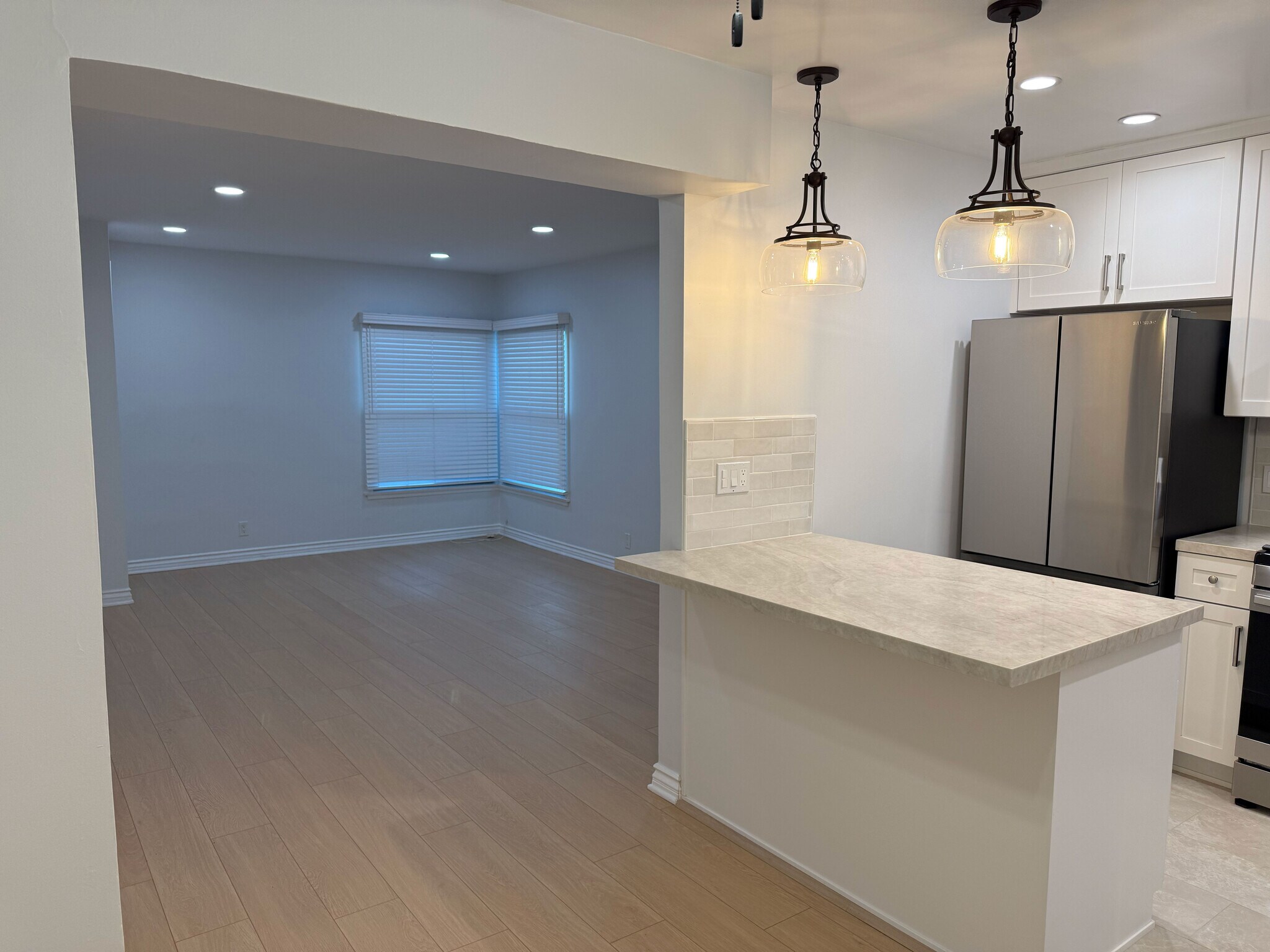 Building Photo - 4125 W Toluca Lake Ave
