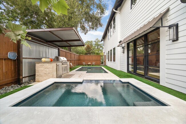 Building Photo - 1136 Woodland St