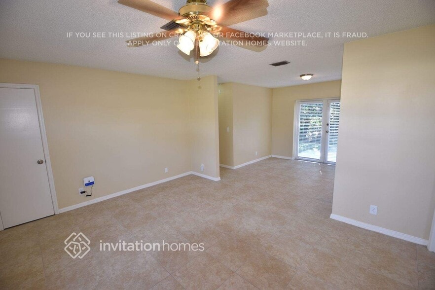 Building Photo - 9014 Fashion Pl