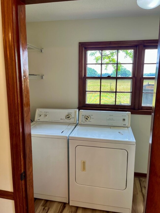 Building Photo - Spacious Living Near UGA in Desirable Oconee County!