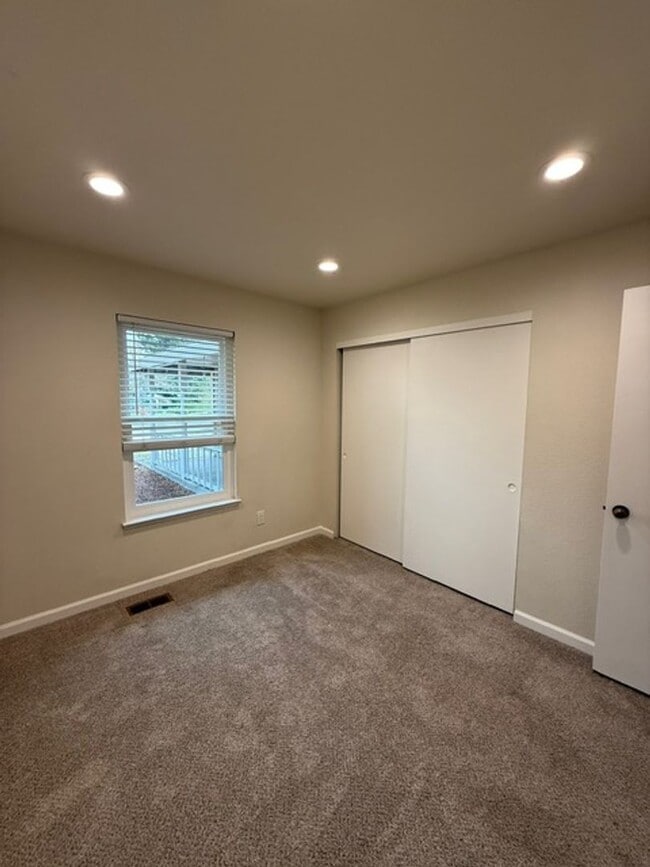 Building Photo - 3 Bedroom/2 Bathroom Home Available in Rincon Valley!