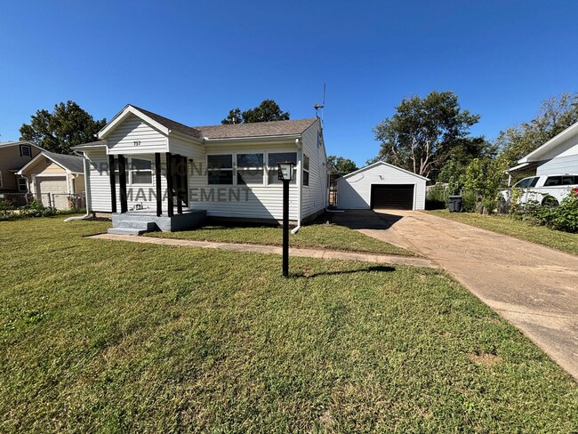 Building Photo - Stunning 2-Bed, 2-Bath Home with Oversized Garage!