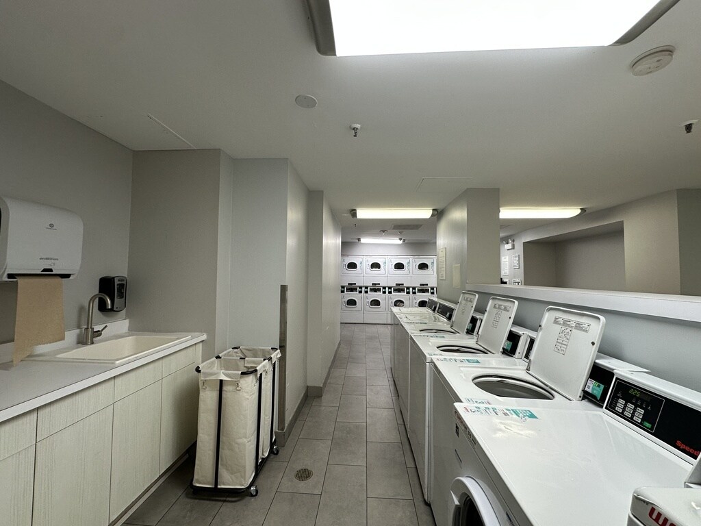 Building Photo - 4334 N Hazel St