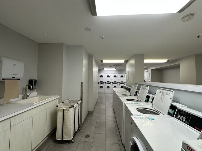 Building Photo - 4334 N Hazel St