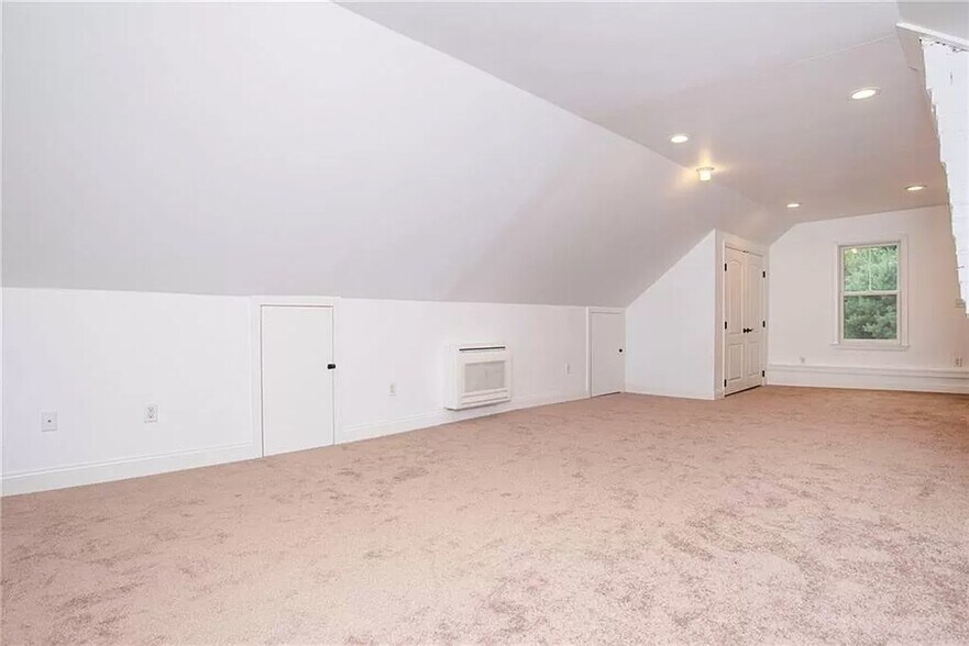 bedroom 3 - 27 Commonwealth Ave