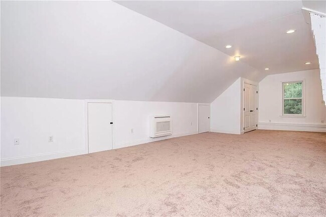 bedroom 3 - 27 Commonwealth Ave