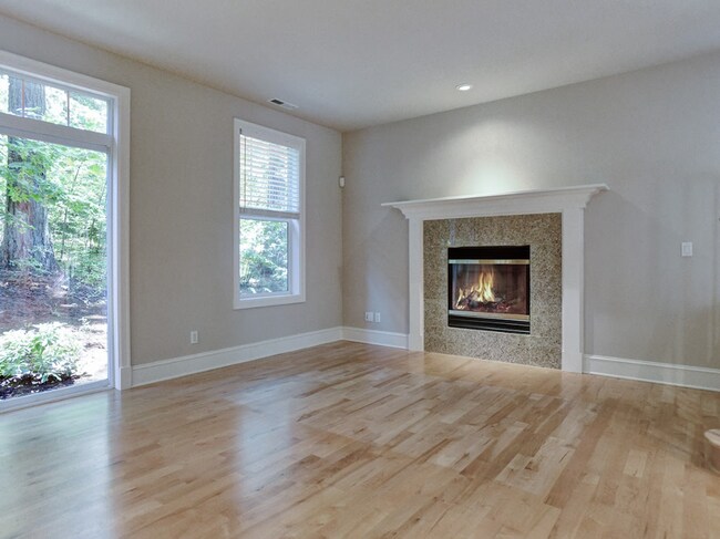 Building Photo - Pristine Spacious 3 Bedroom Lake Oswego Townhome | Skylights, High Ceilings, and Mt. Park Trails ...