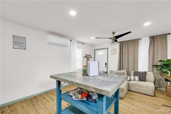 Building Photo - 600 E Bell Ave