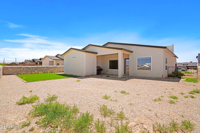 Building Photo - 12049 Hidden Gdns