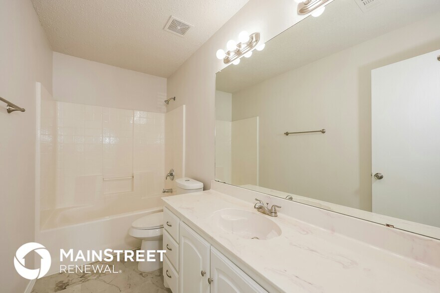 Building Photo - 664 Lowe Dr