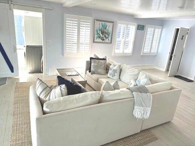 Building Photo - 2149 Fairfield Beach Rd