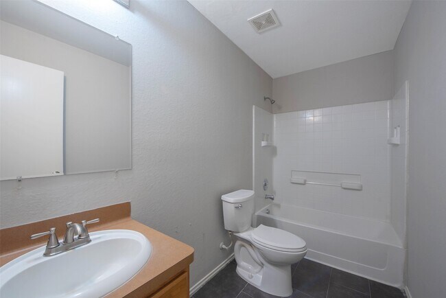 Building Photo - 7939 Yaupon View Dr