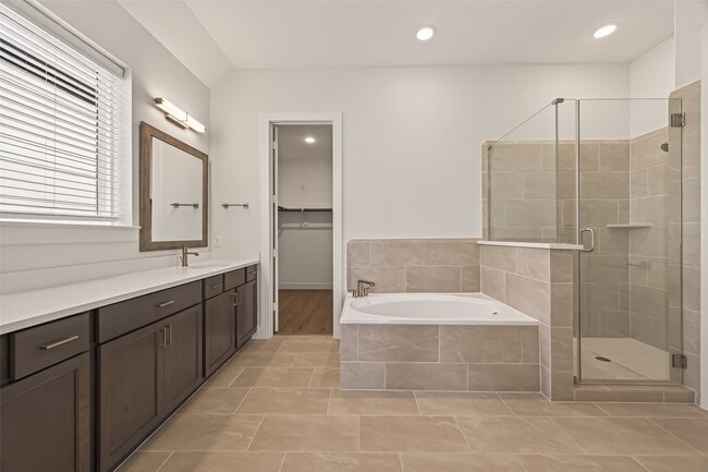 Building Photo - 910 W 21st St