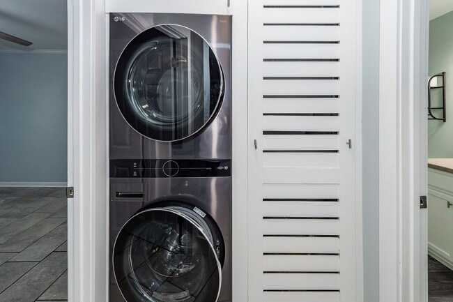 Building Photo - 2 Bedroom, 2 Bathroom Condo in Woodscape - Mt Pleasant