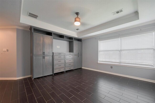 Building Photo - 311 N Esplanade Ln