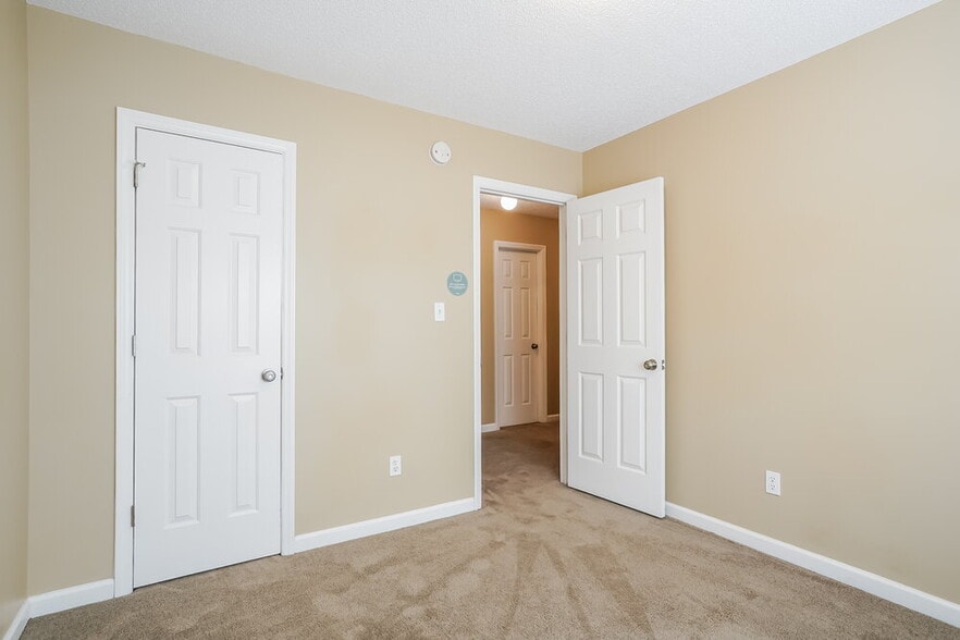 Building Photo - 2517 Dandridge Dr